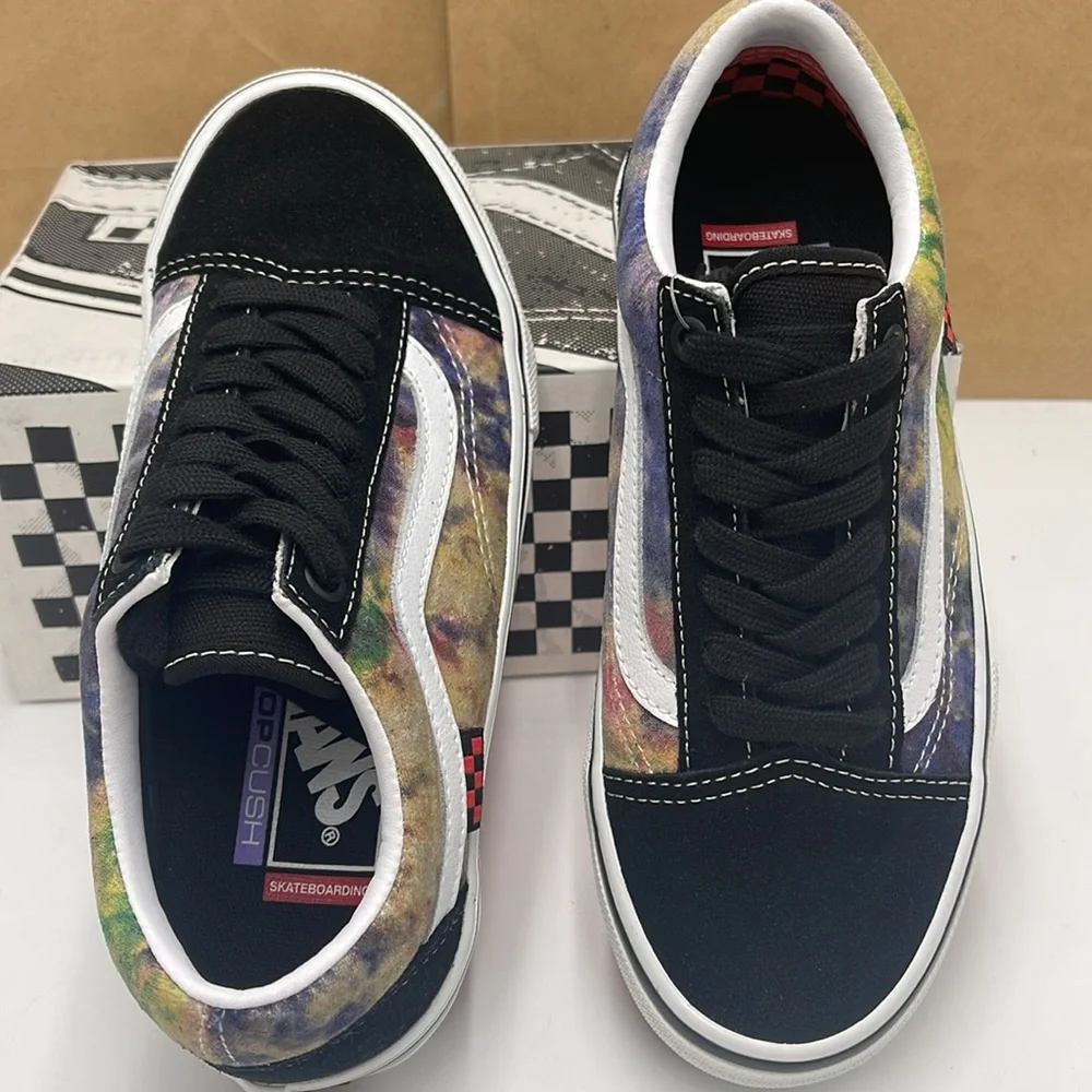 Vans WMNS Skate Old Skoo Tie-Dye Terry Black/Multi
VN0A5FCBBML Sneakers - Picture 13 of 16